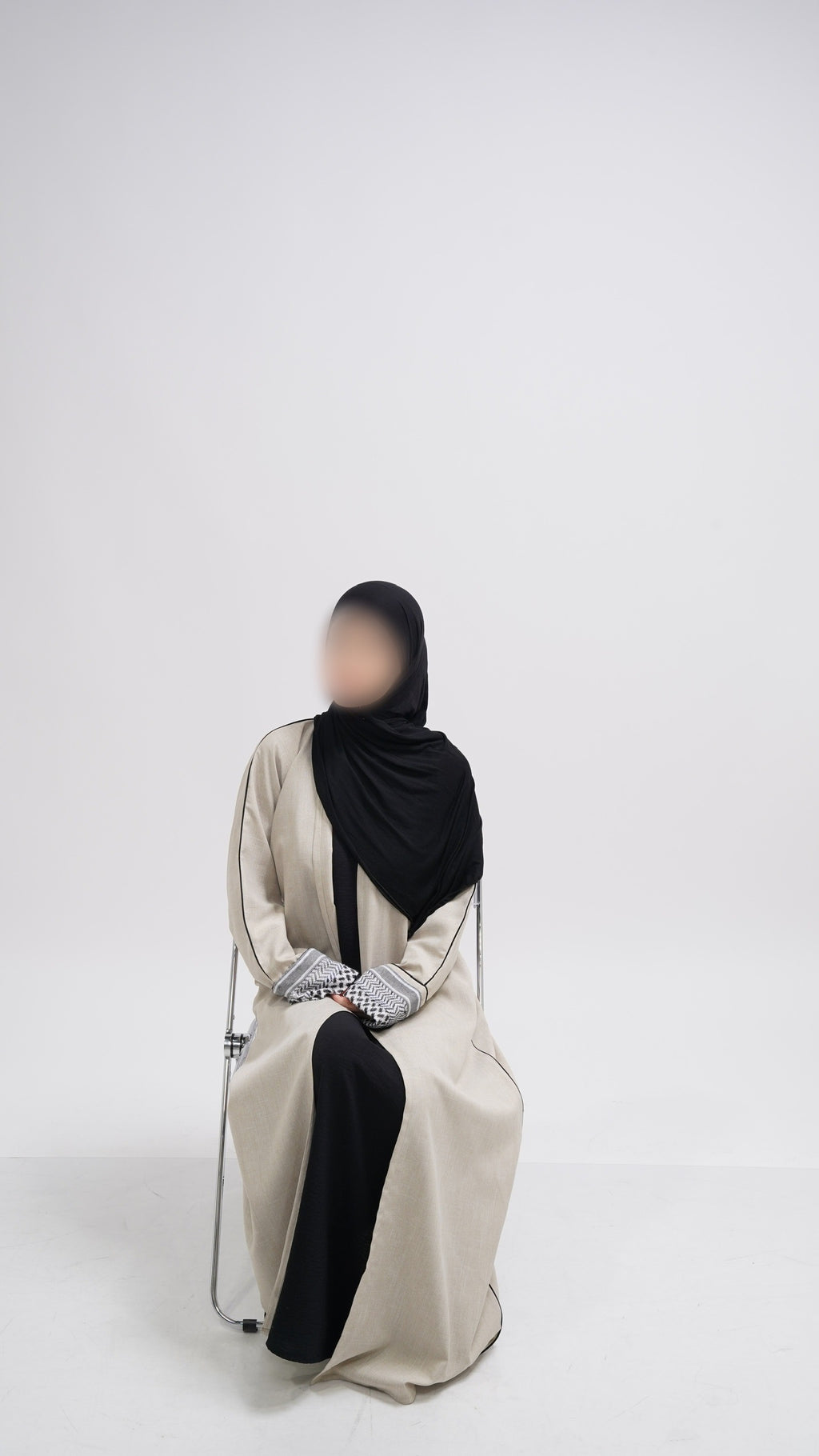 Signature kuffiyeh Sleeve Abaya in Oat