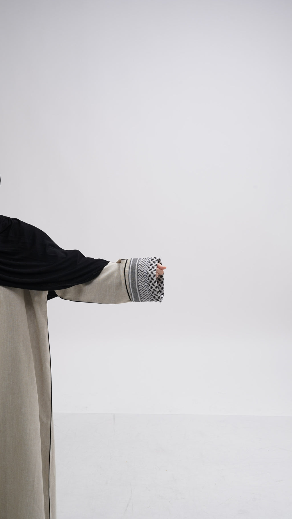 Signature kuffiyeh Sleeve Abaya in Oat